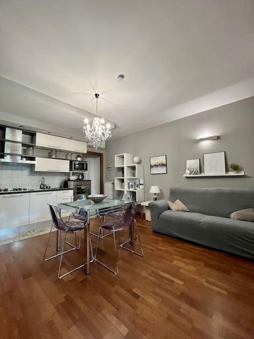 Appartamento Casa Di Lillo Merate Esterno foto